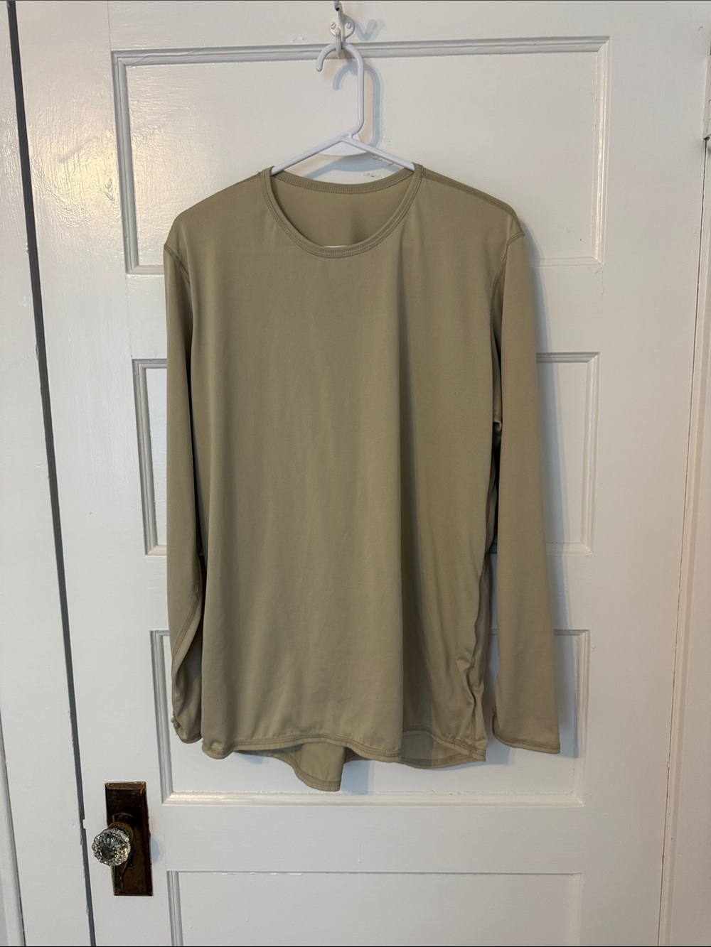 Men's Long-Sleeve Performance Tee in Taupe